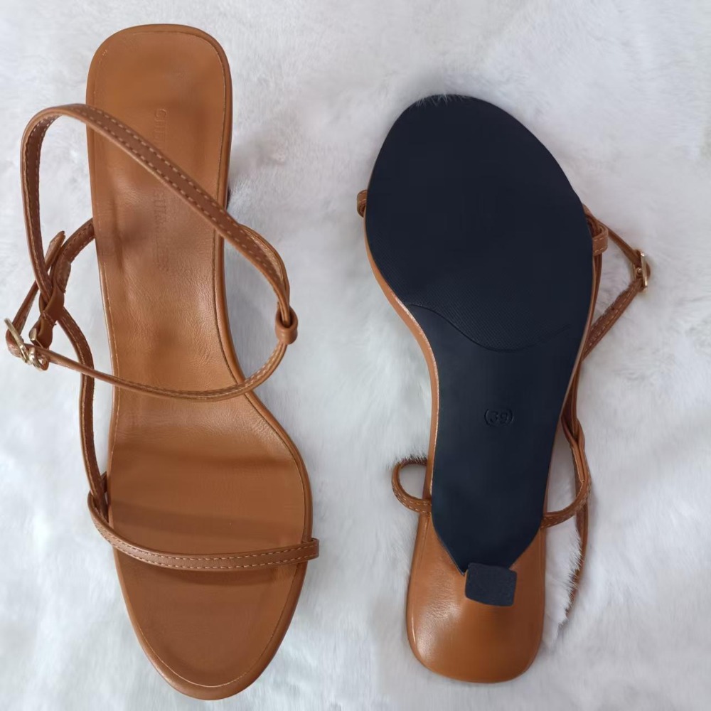 女性用サマーサンダル シングルバックルストラップ付き 新品  - Casual Sandal Leather のレビューと価格