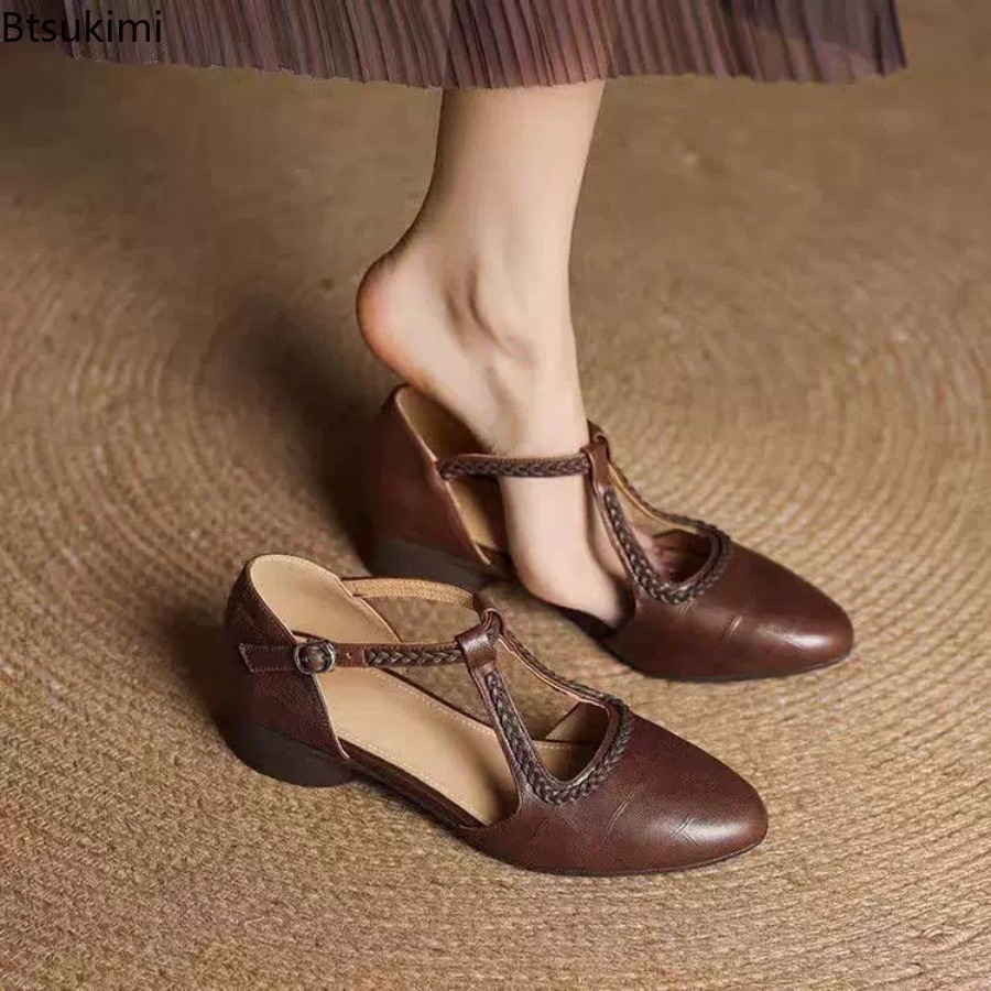 新しい夏の女性のレトロな中空アウトパンプスファッションレザー - Casual Sandal Leather のレビューと価格