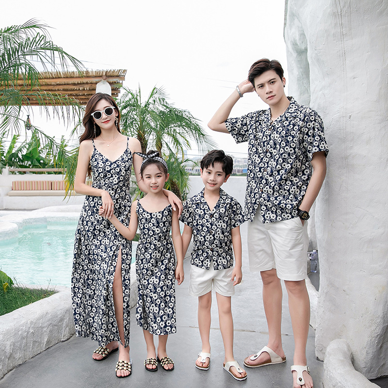 家族お揃いコーデ 花柄スリット入りキャミマキシワンピース 母 - Resort Shirt Floral のレビューと価格