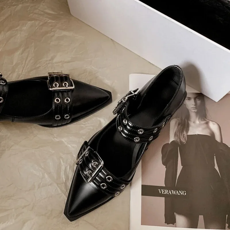 女性の靴デザイナーの高級ローヒールパンプスバックルファッショ - Casual Sandal Leather のレビューと価格
